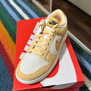 Women Nike dunk low LX